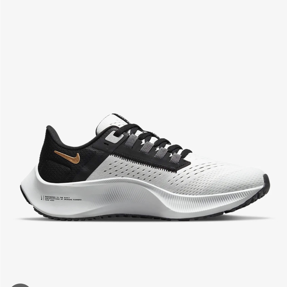 Nike Air Zoom Pegasus 38 Older Kids Road Running Shoes size 4.5.